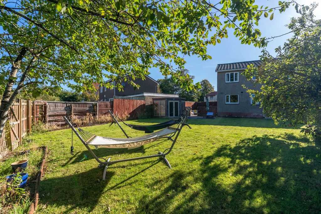 Property photo 2 of 27