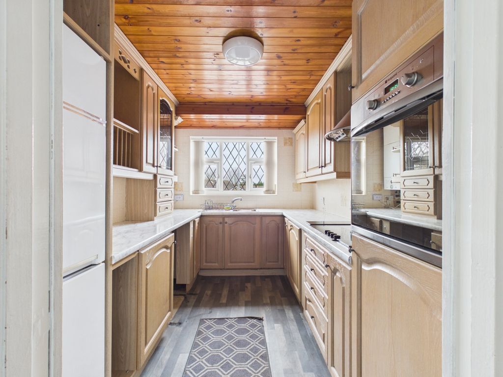 Property photo 3 of 17 Cam03729G0-Pr0238-Still001