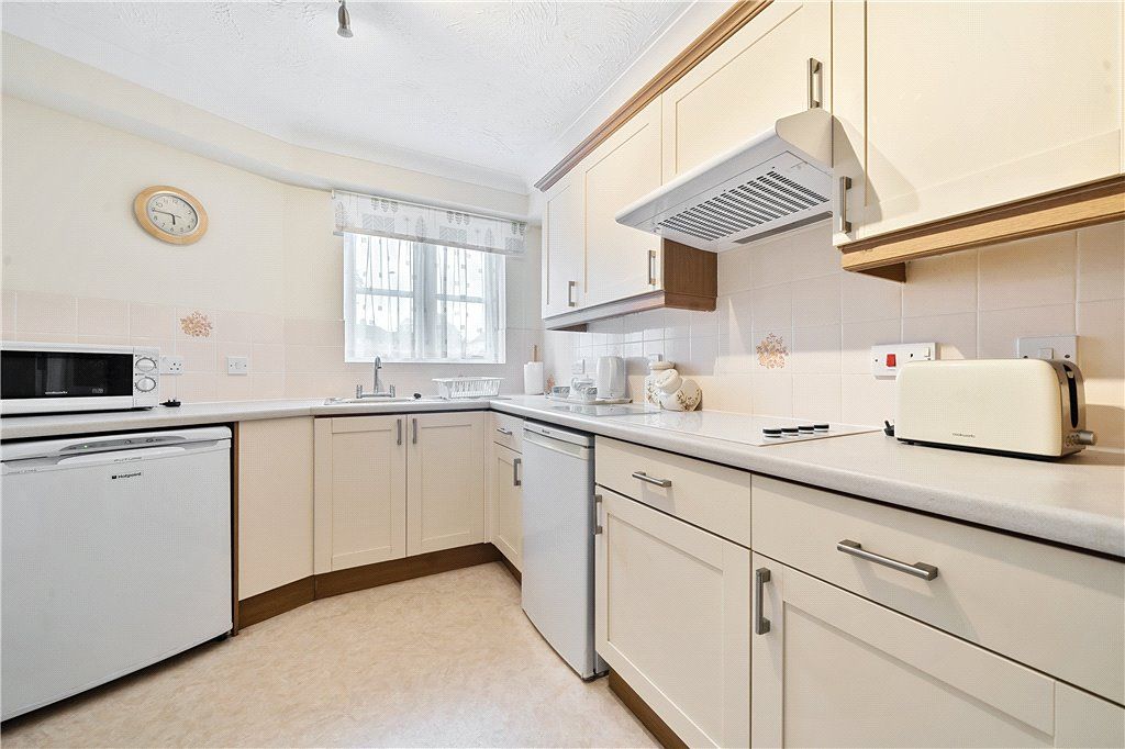 Property photo 3 of 12 Kicthen