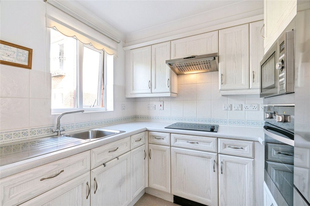 Property photo 2 of 10 Kitchen