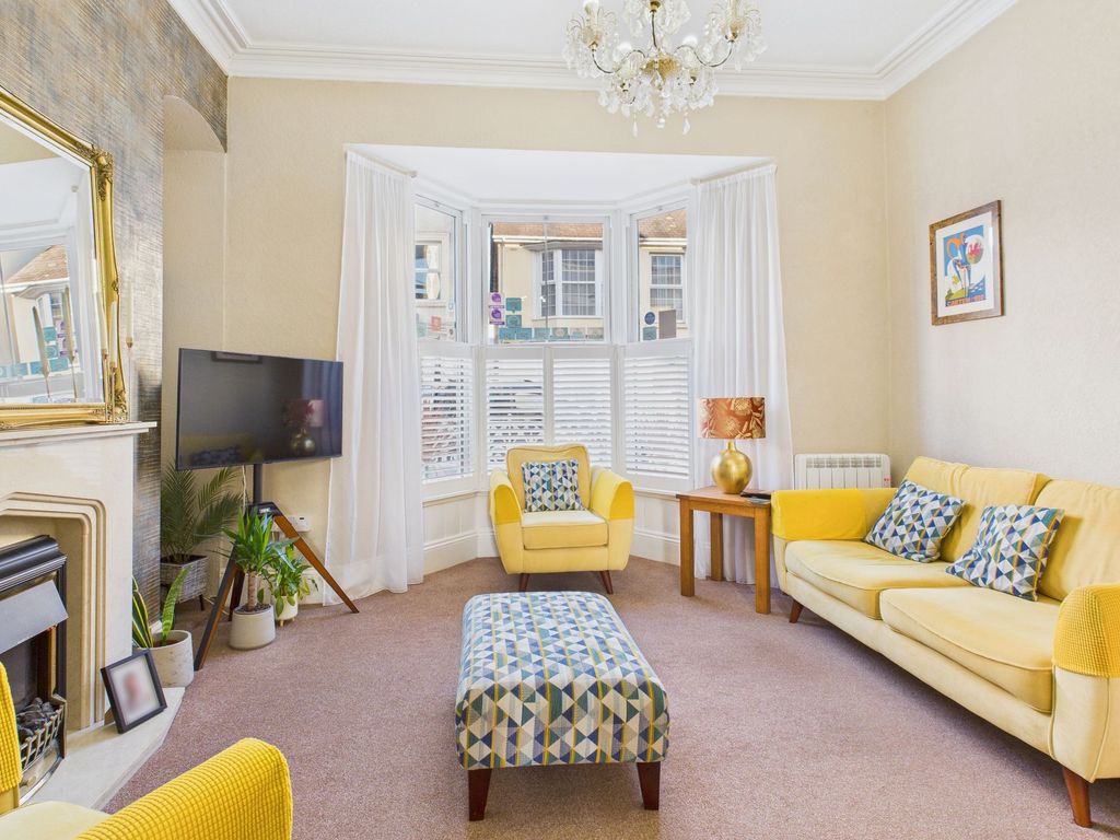 Property photo 2 of 28