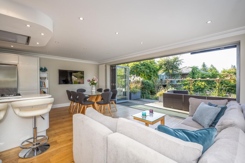 Property photo 2 of 34