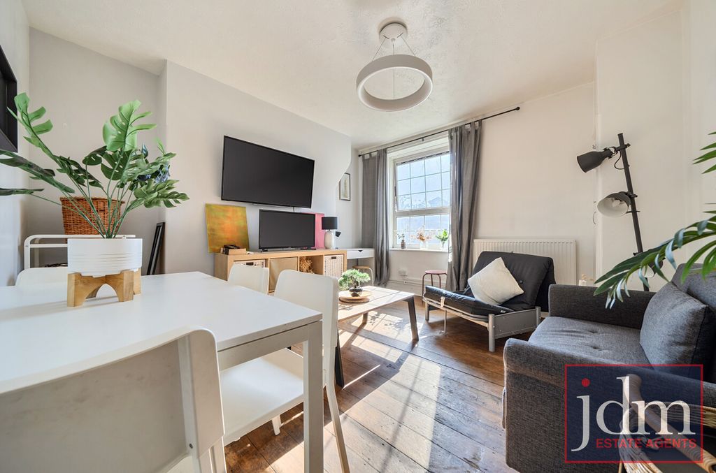 Property photo 3 of 10 5F3Fe199-A6F9-4E0...