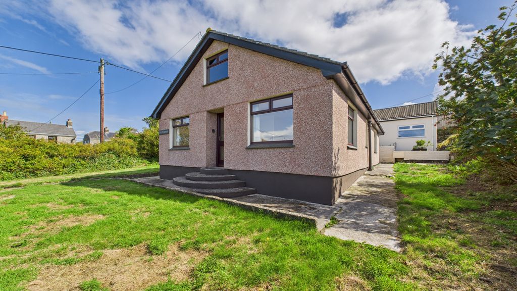 Property photo 1 of 9 3 Bedroom Bungalow For Sale