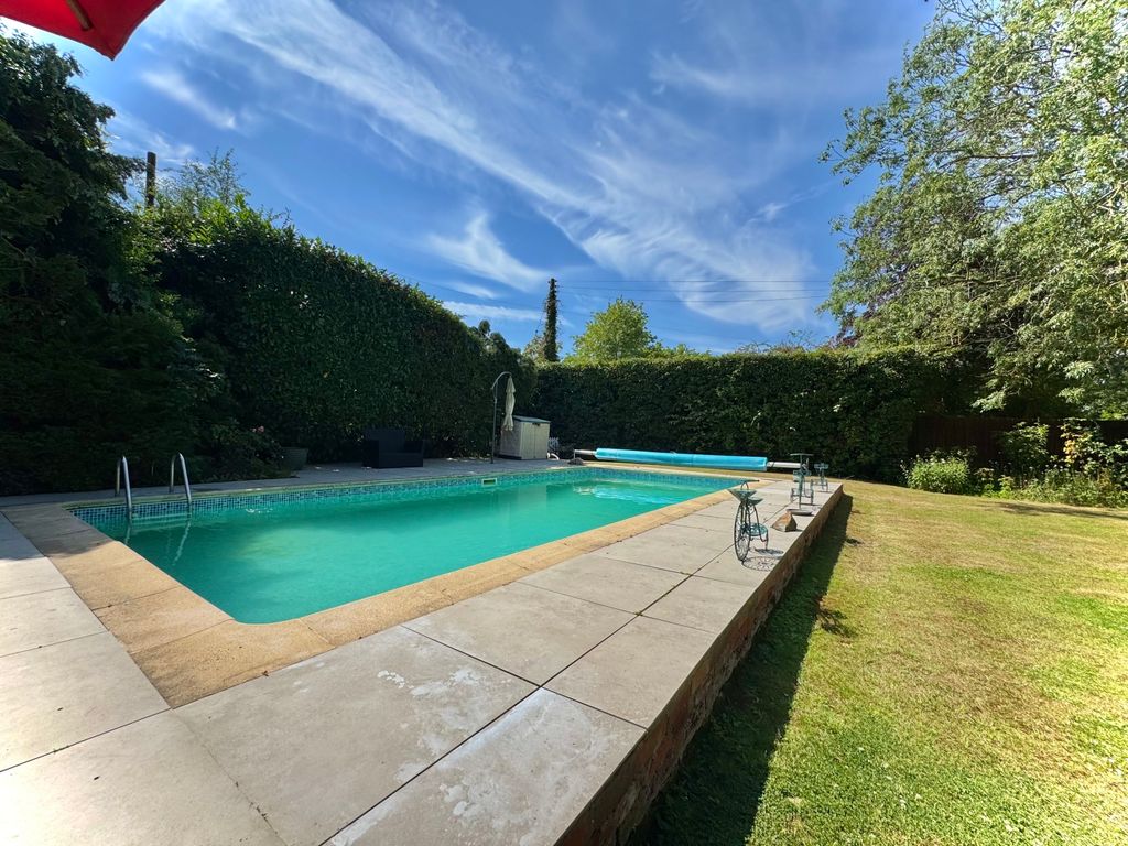 Property photo 3 of 25 Swimming Pool