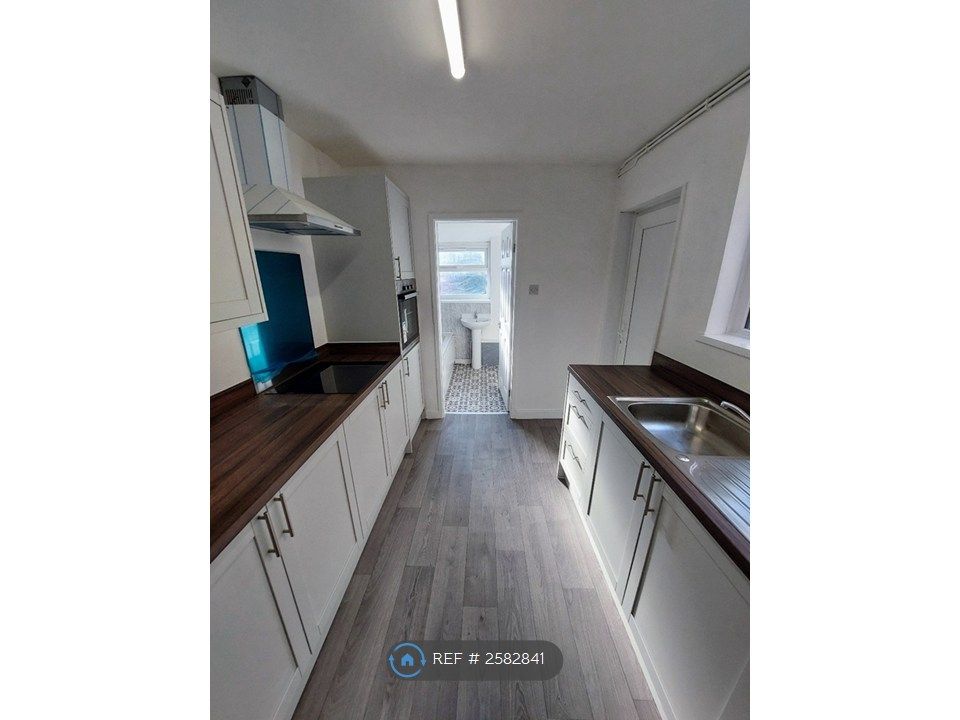 Property photo 1 of 17 Kitchen