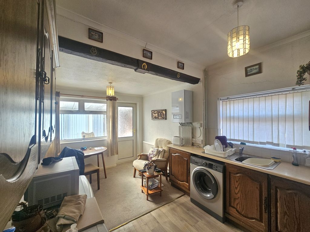 Property photo 2 of 9 Kitchen