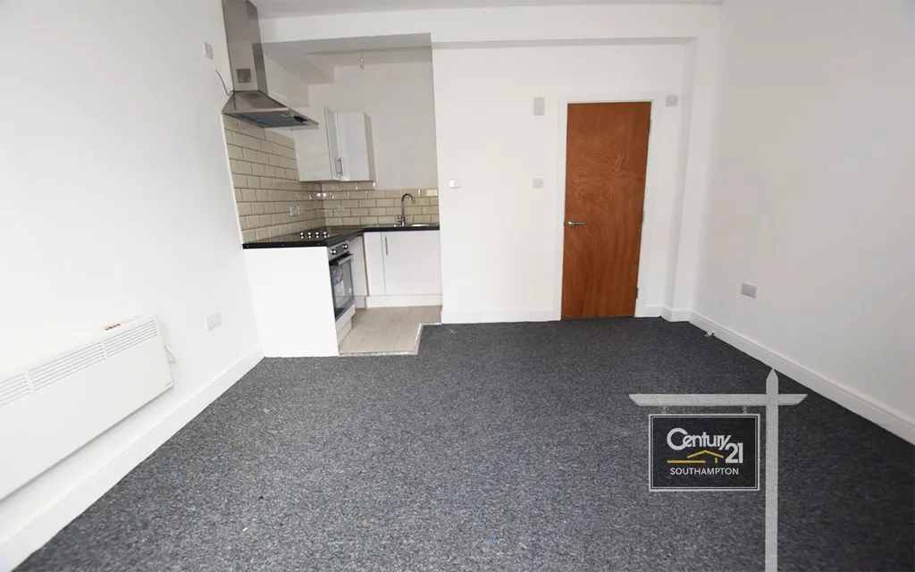 |Ref: R169518|, Rockstone Lane, Southampton SO14 - View 6