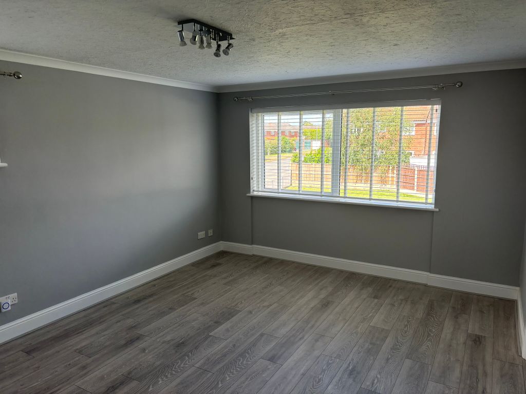 Property photo 3 of 19 Living Room