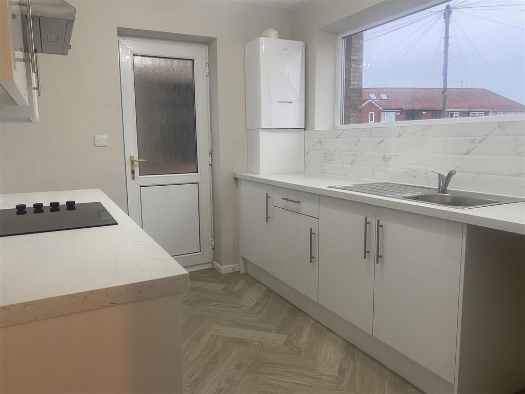 Property photo 3 of 9 Kitchen