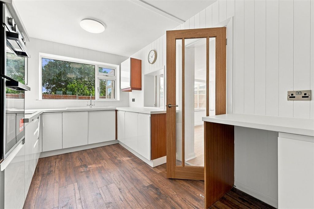 Property photo 2 of 19 Kitchen