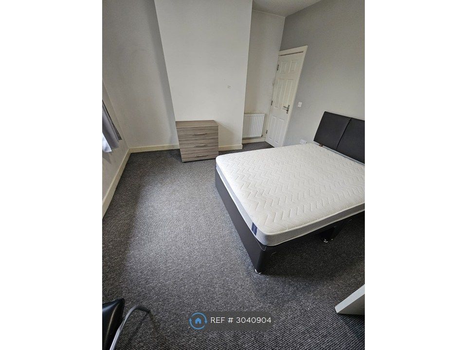 Property photo 3 of 11 Room 3