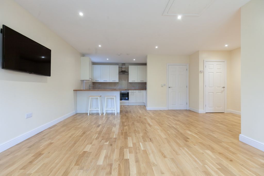 Property photo 2 of 10 Photo 03