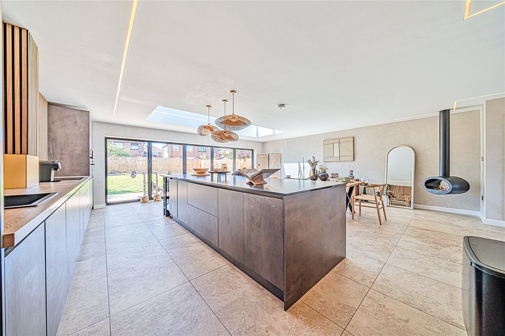Property photo 3 of 35 Kitchen/Dinr