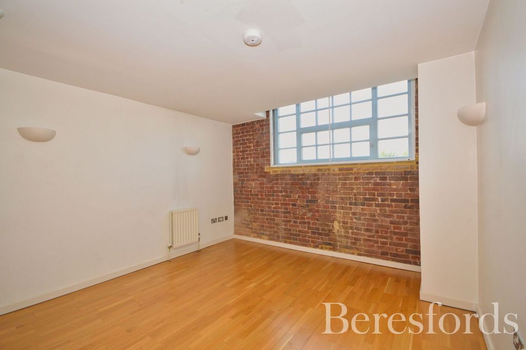 Property photo 2 of 11 Picture No. 17