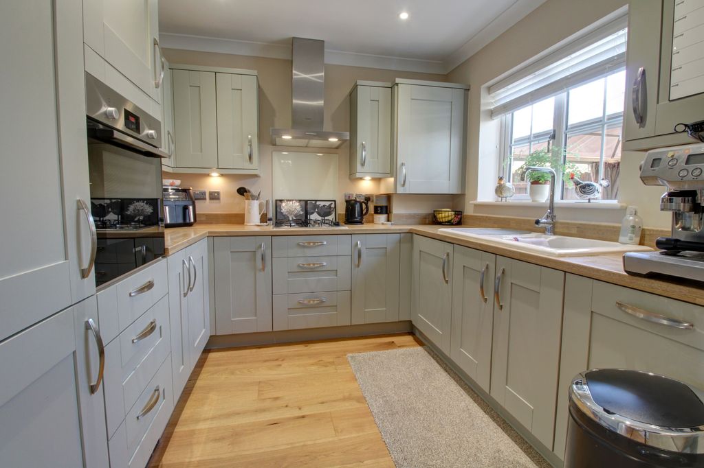 Property photo 3 of 13 Kitchen