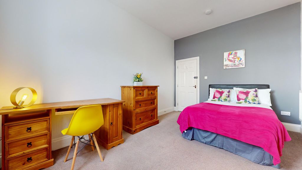 Property photo 2 of 13 Image