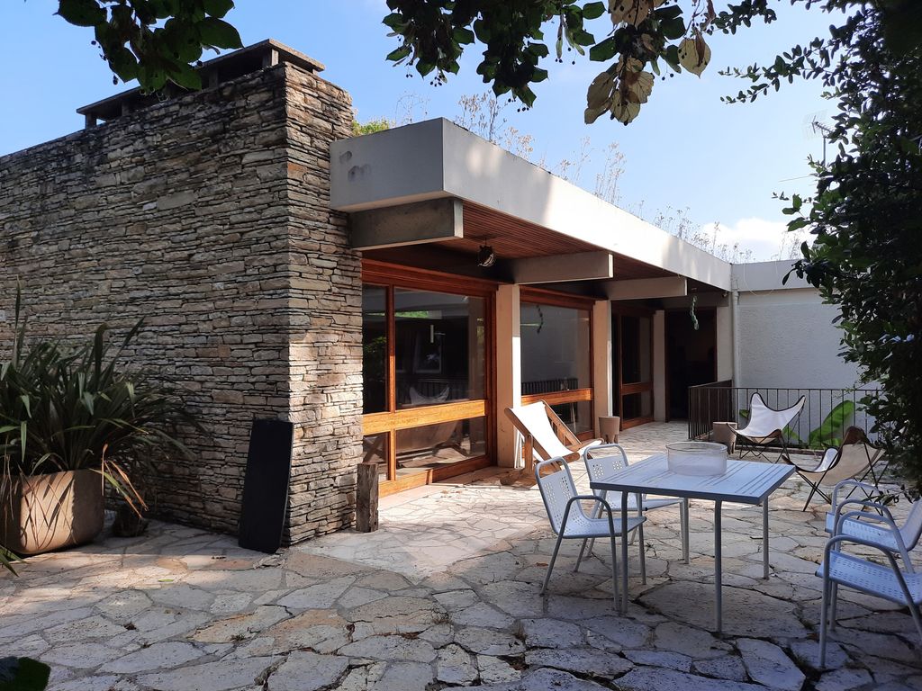 Property photo 1 of 2