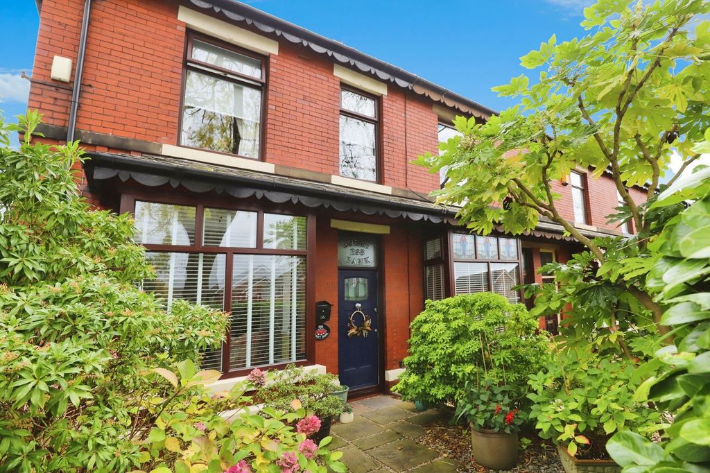 Property photo 1 of 32