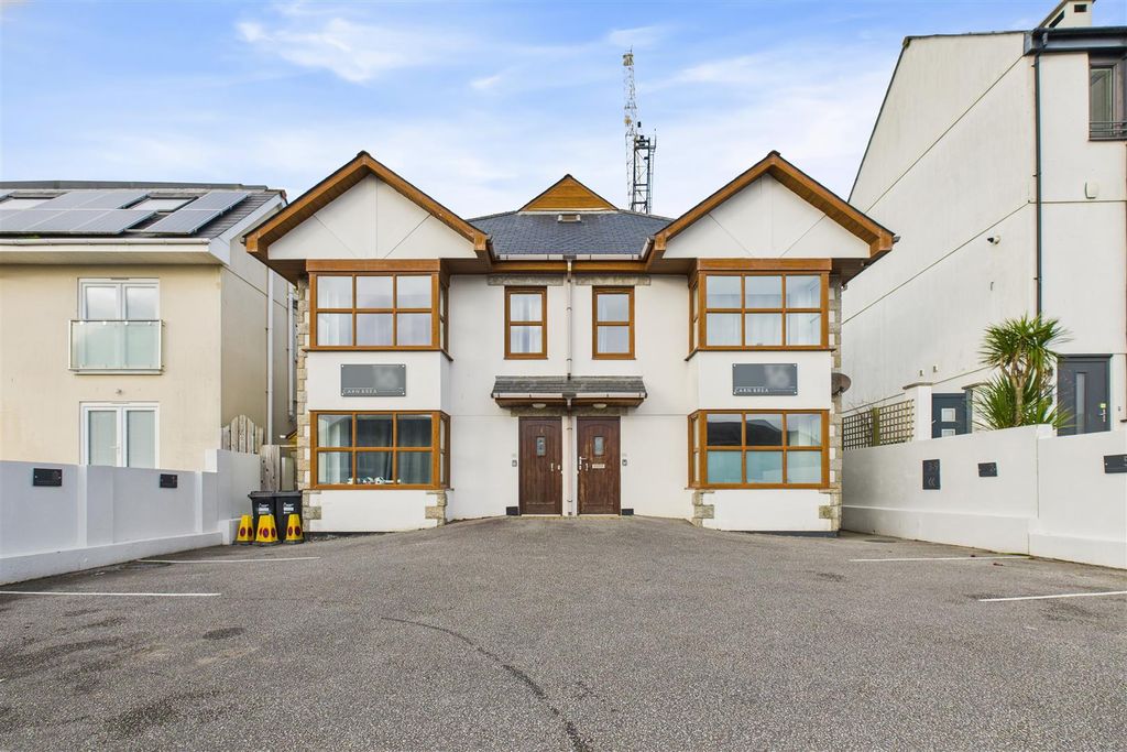 Property photo 1 of 25 16 Edgcumbe Avenue