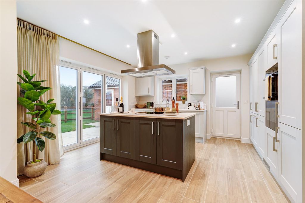 Property photo 3 of 14 Kitchen