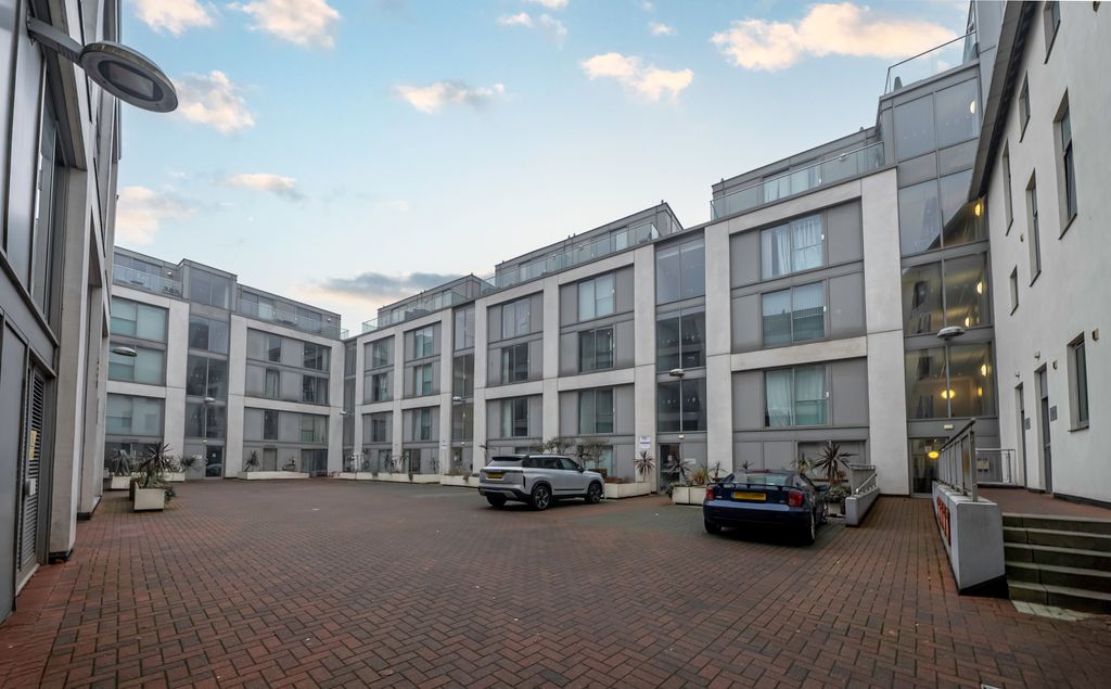 Property photo 1 of 11 87 Viva00011