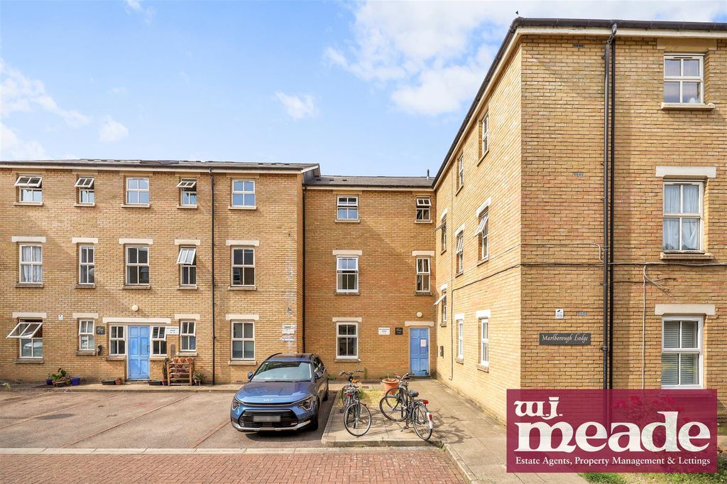 Property photo 1 of 10 Marlborough Lodge