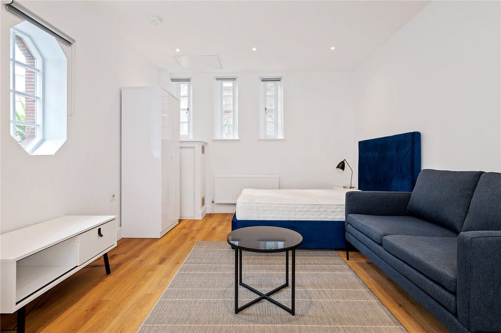 Property photo 1 of 10 Reception/ Bedroom