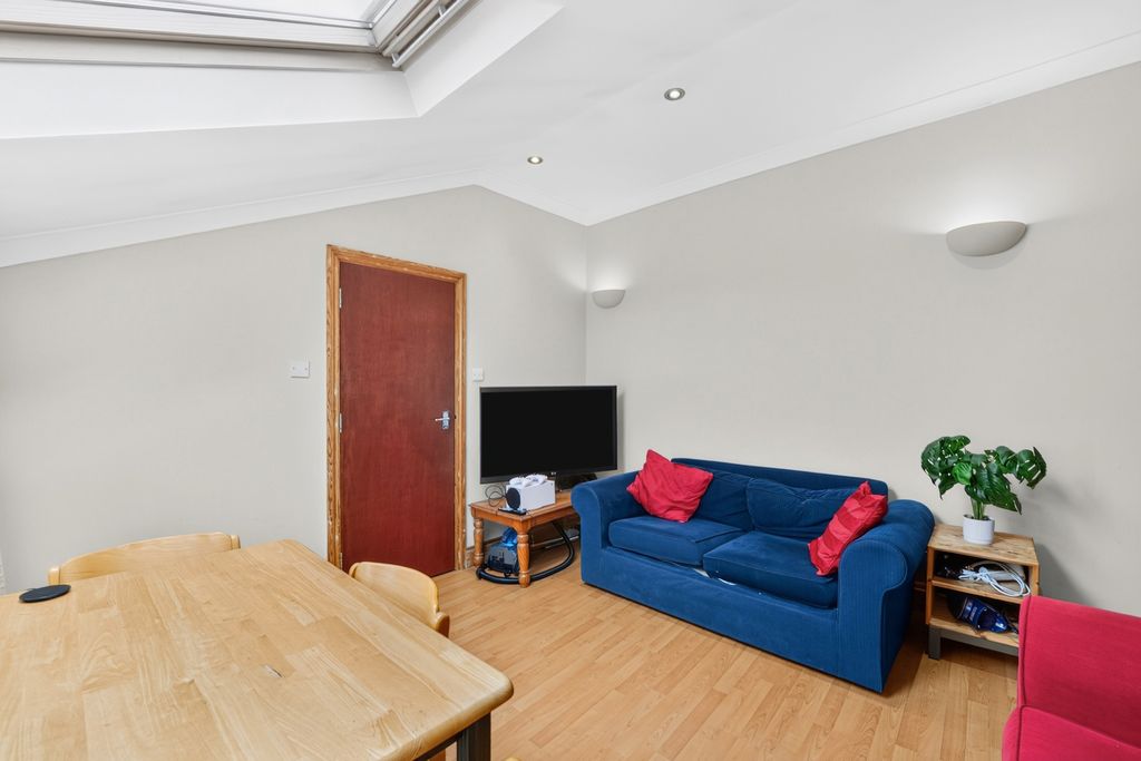 Property photo 3 of 9 Pbox-Img.Jpg