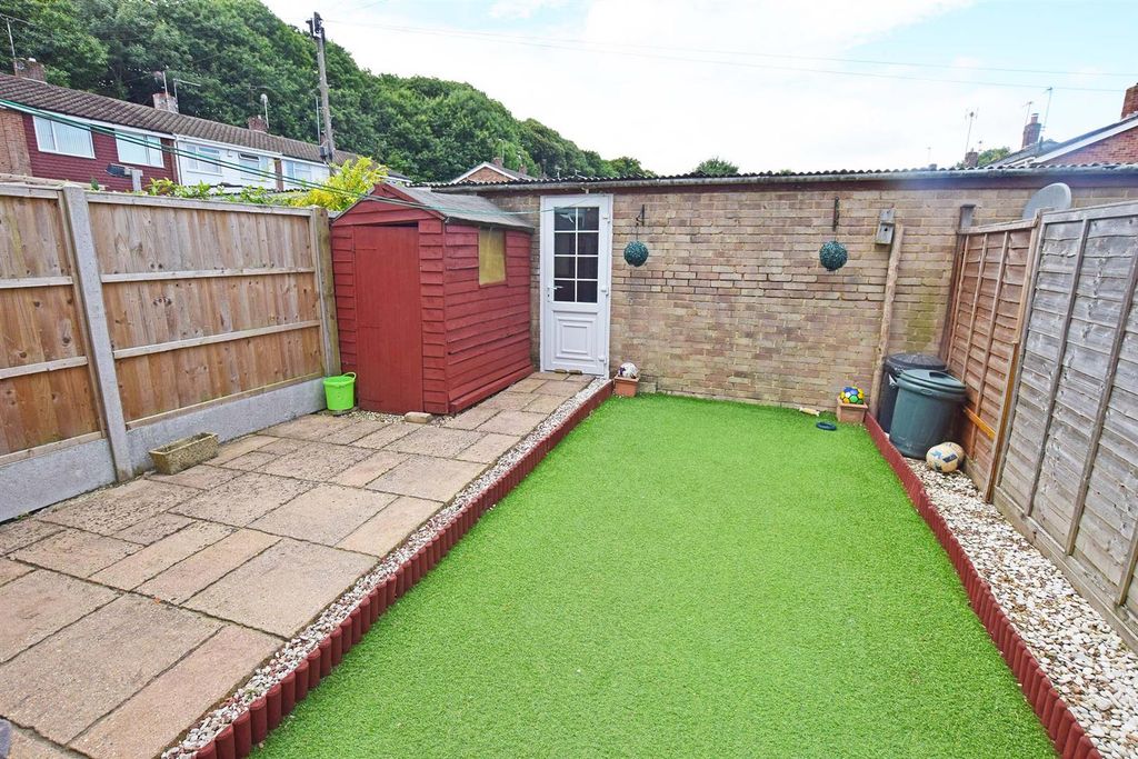 Property photo 2 of 12 Garden