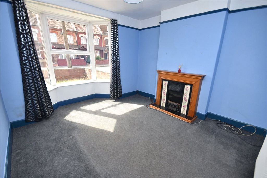 Property photo 2 of 15 Lounge