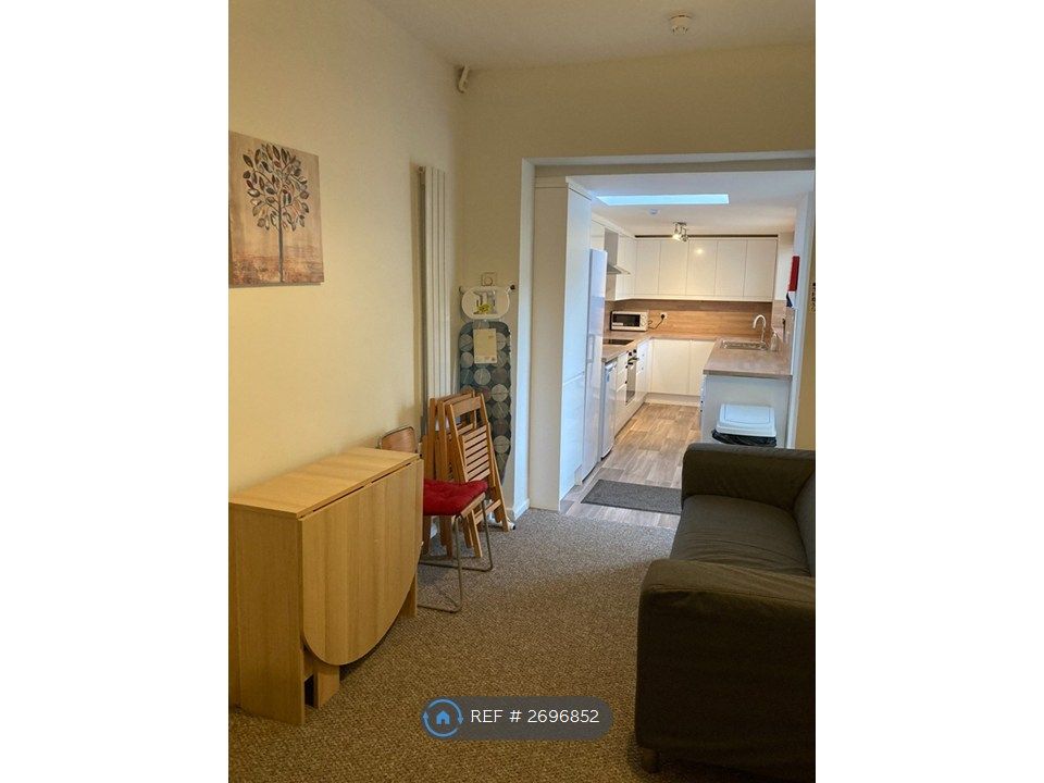 Property photo 3 of 17 Lounge