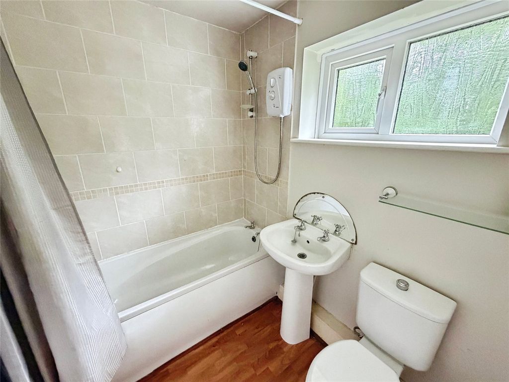 Property photo 3 of 13 Bathroom/Wc
