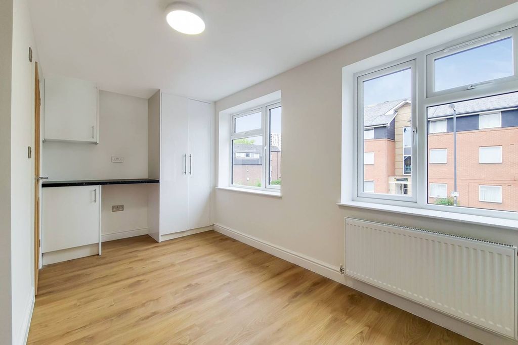 Property photo 2 of 5