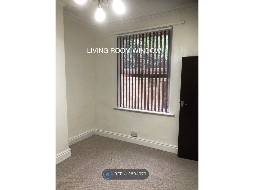 Property photo 3 of 10 Living Room