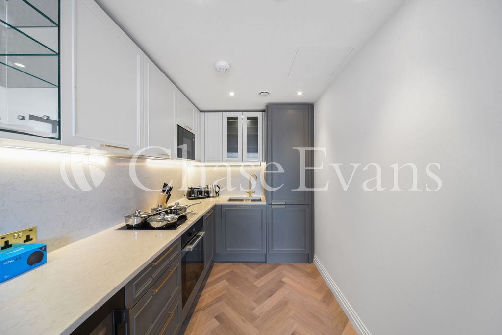 Property photo 2 of 10 Kitchen