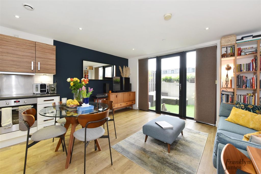 Property photo 1 of 9 Moro Apartments (6).Jpg