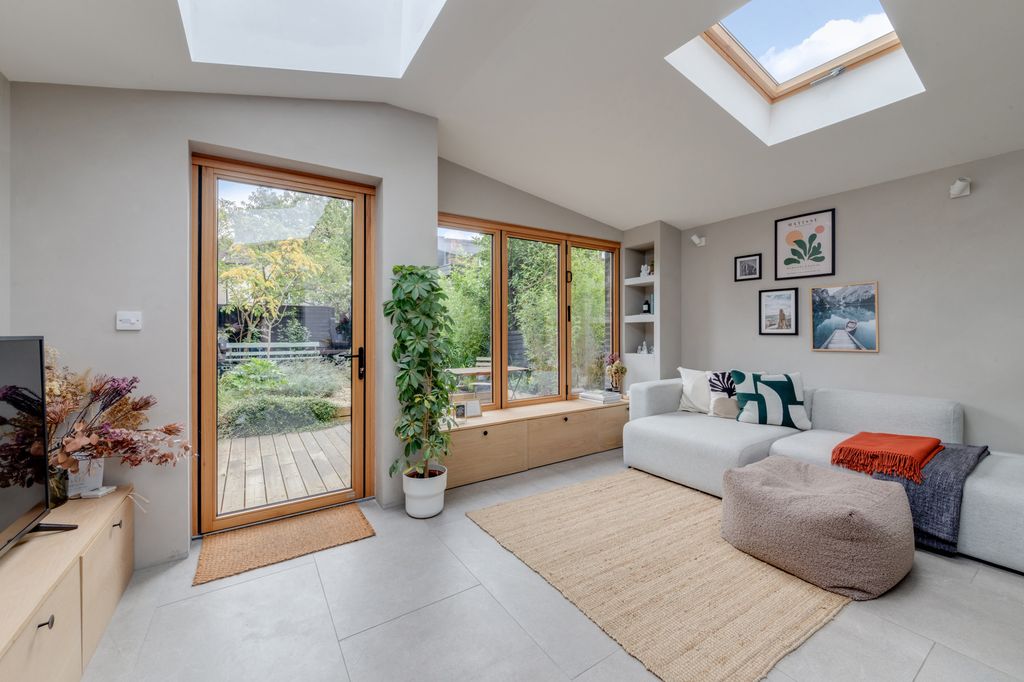 Property photo 2 of 8