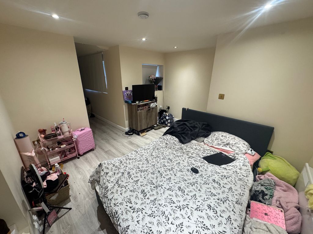 Property photo 1 of 2 Living Room