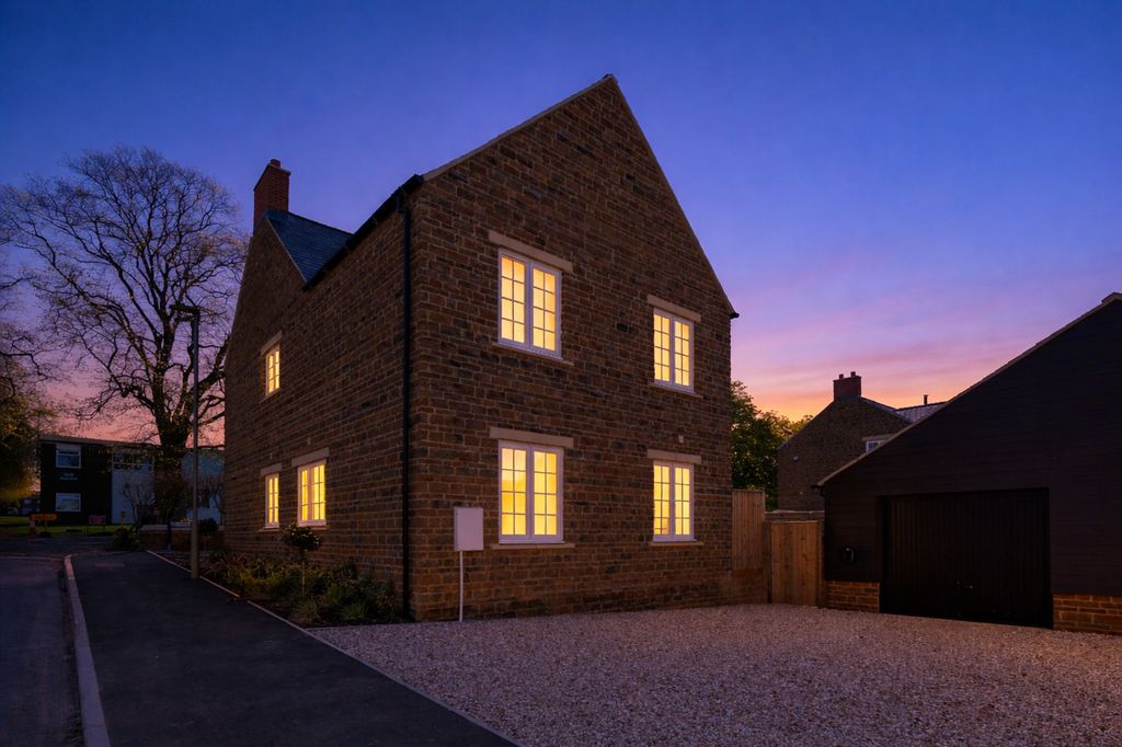 Property photo 1 of 21