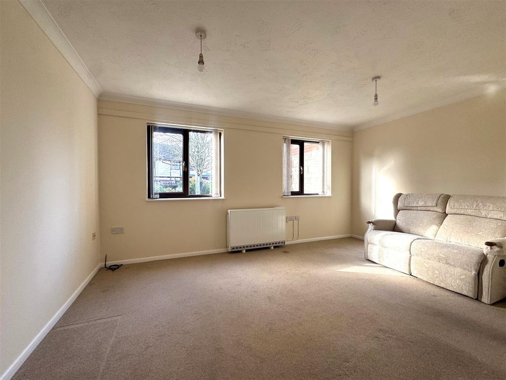 Property photo 2 of 9 Lounge