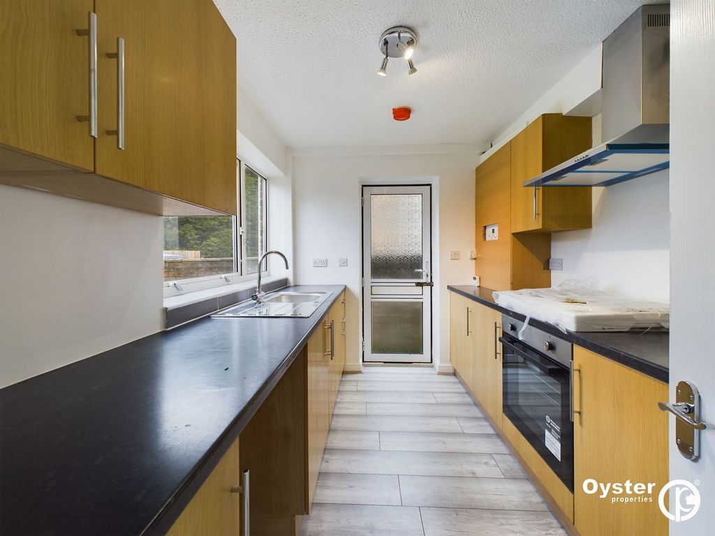 Property photo 2 of 11 Kitchen
