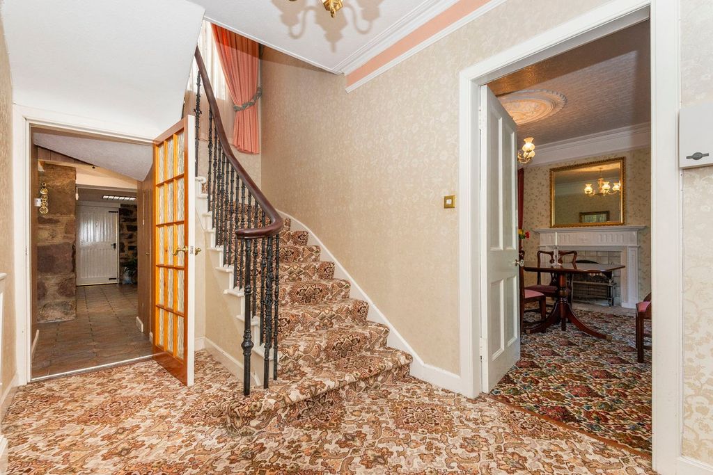 Property photo 2 of 32