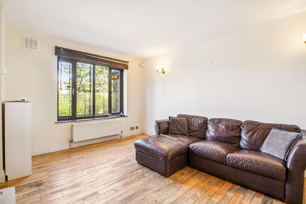 Property photo 2 of 10 Image