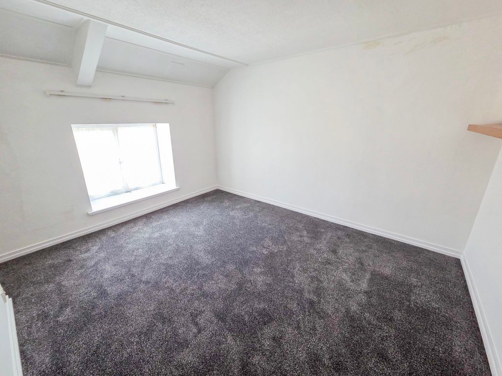 Property photo 2 of 12 Photo 4