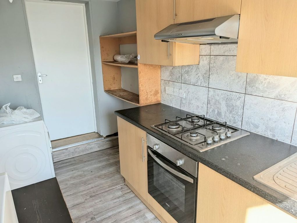 Property photo 2 of 7 Kitchen