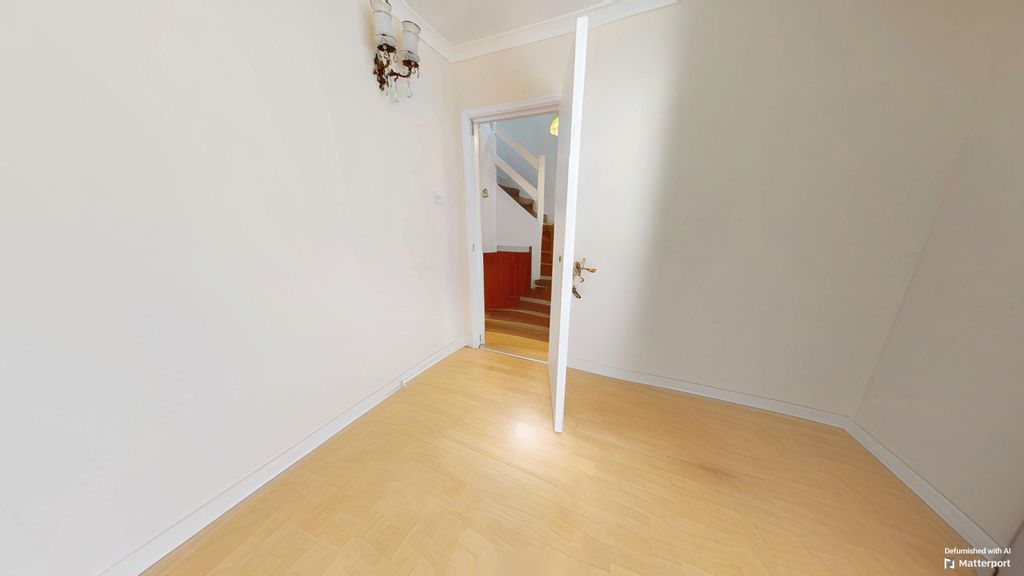Property photo 3 of 16 Gallery