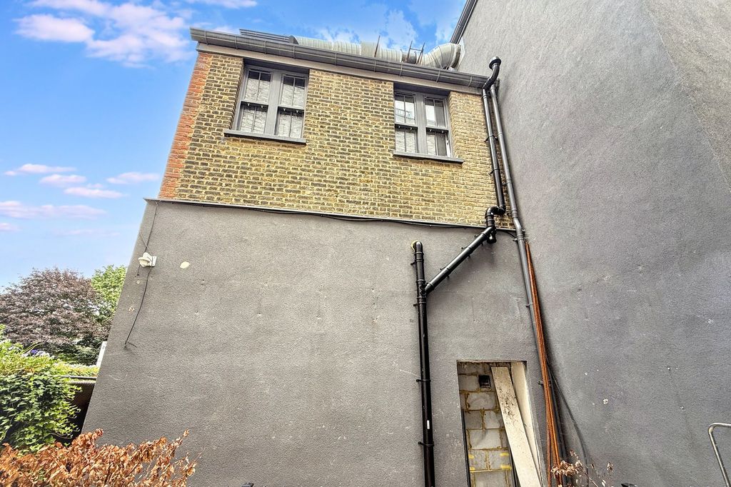Property photo 3 of 11 The Victoria Pub, 177 Grove Street, London Se8 3Qq