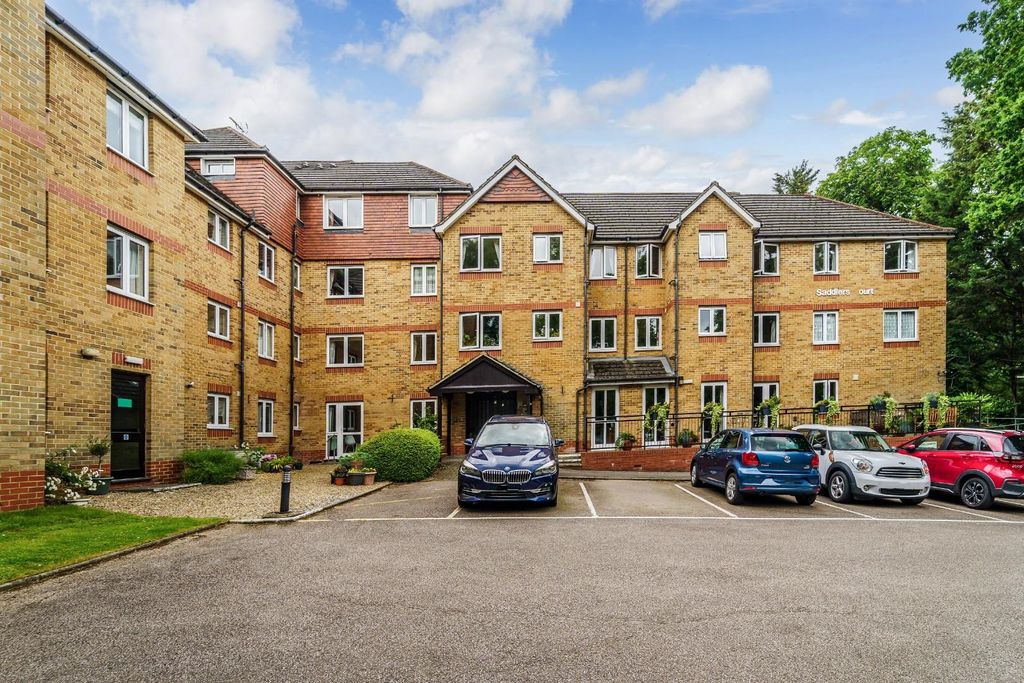 Property photo 1 of 14 Saddlers Court