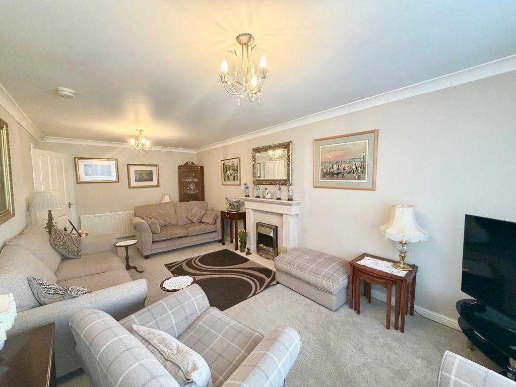 Property photo 2 of 20 Lounge